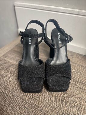 NWT Brand New Abound Black Glitter Square-Toe Block Heel Sandals